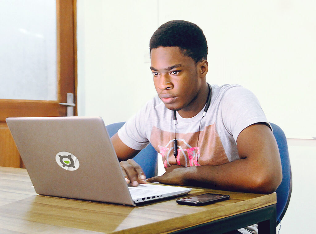 boy-using-laptop